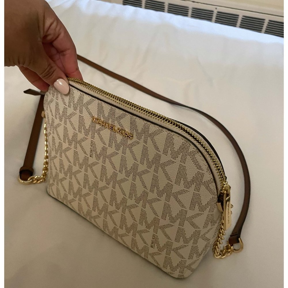 New MIchaek Kors crossbody purse